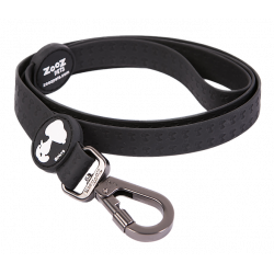Correa de perro Zoopets de neopreno negra con estampado de Snoopy, ideal para paseos diarios.