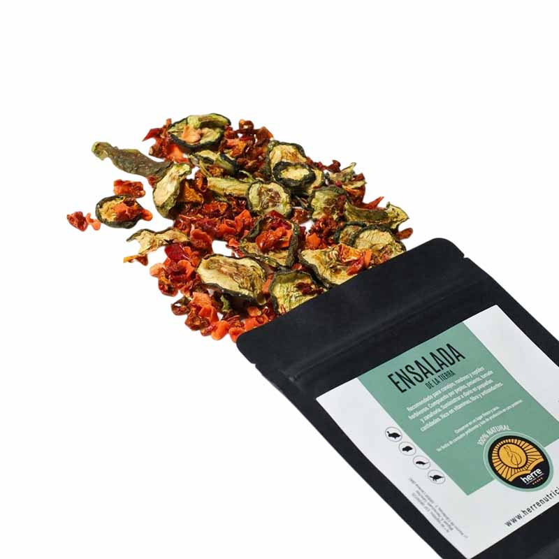 Envase de Herre Ensalada de la Tierra con verduras deshidratadas saliendo