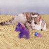 Gato jugando con juguete KONG Enchanted Buzzy Unicorn